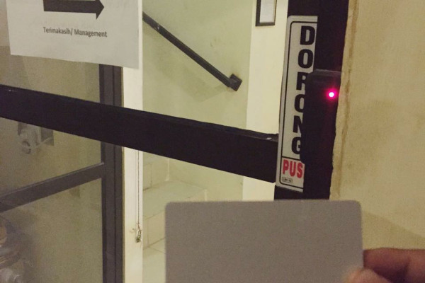 Sistem Kartu Akses Masuk Koridor Kamar